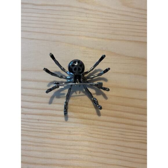 Black Spider Brooch Halloween Costume Accessory 3D Design - Picture 3 of 5